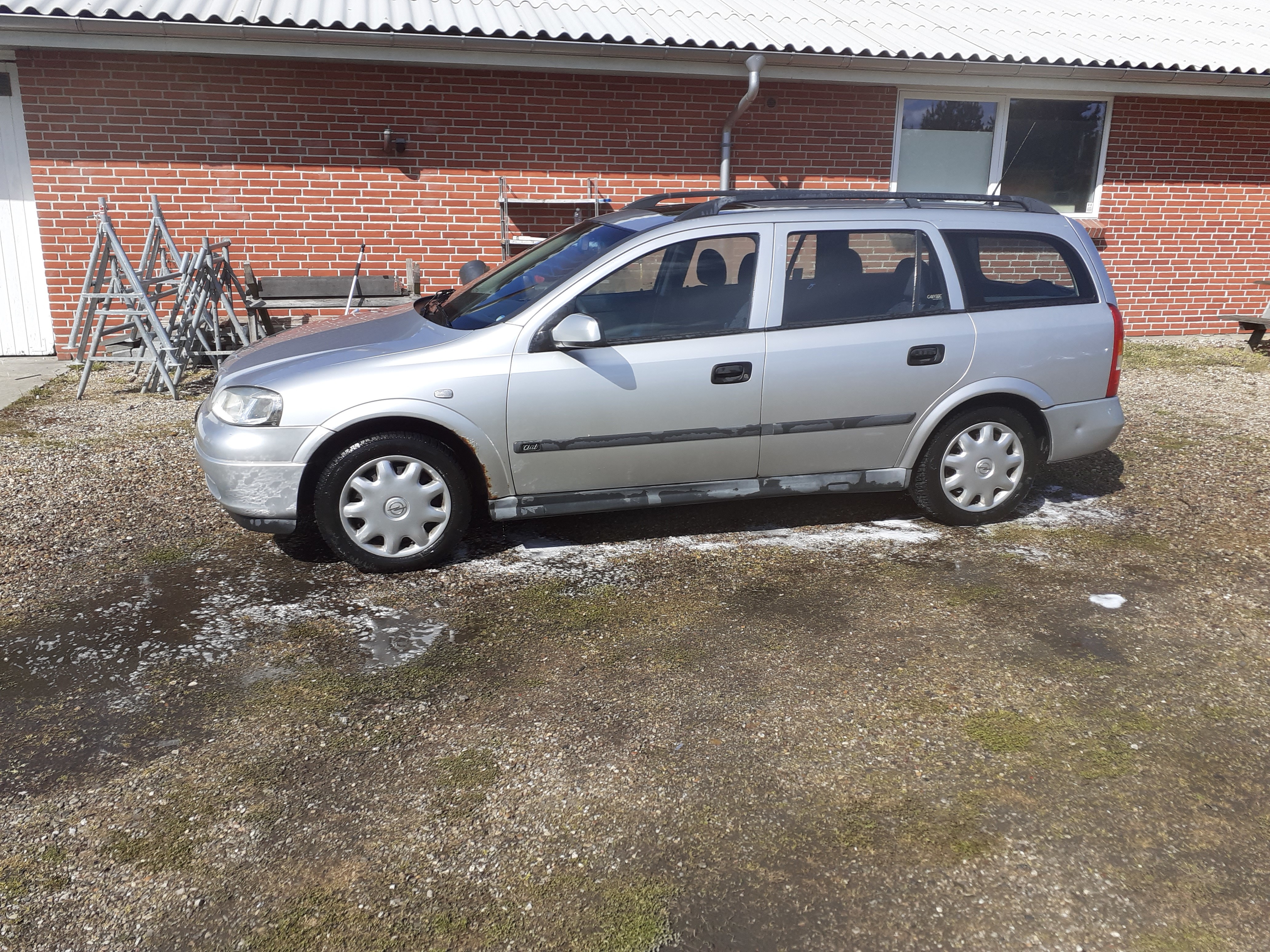 Sølv Opel Astra fra 2002