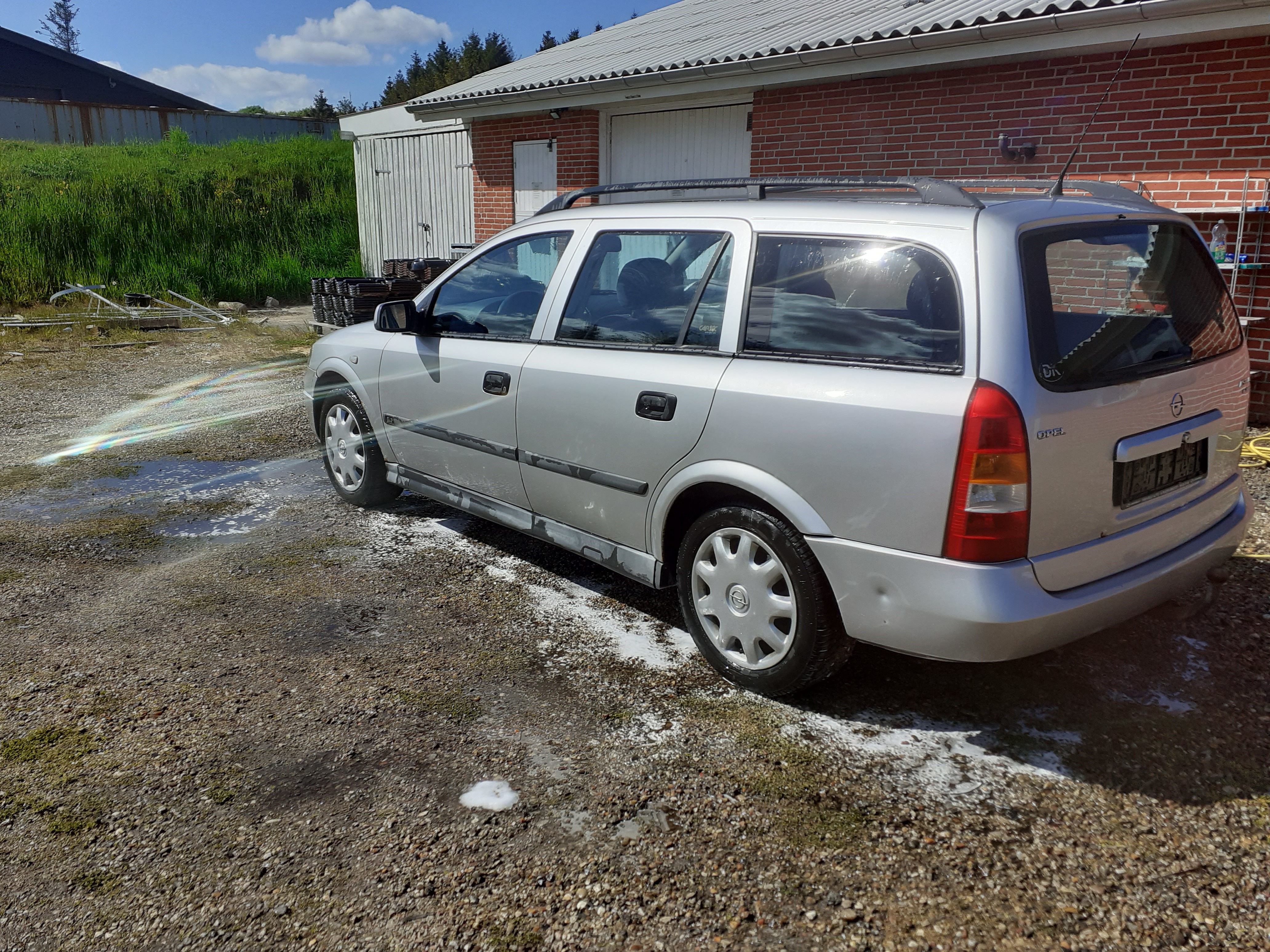 Sølv Opel Astra fra 2002