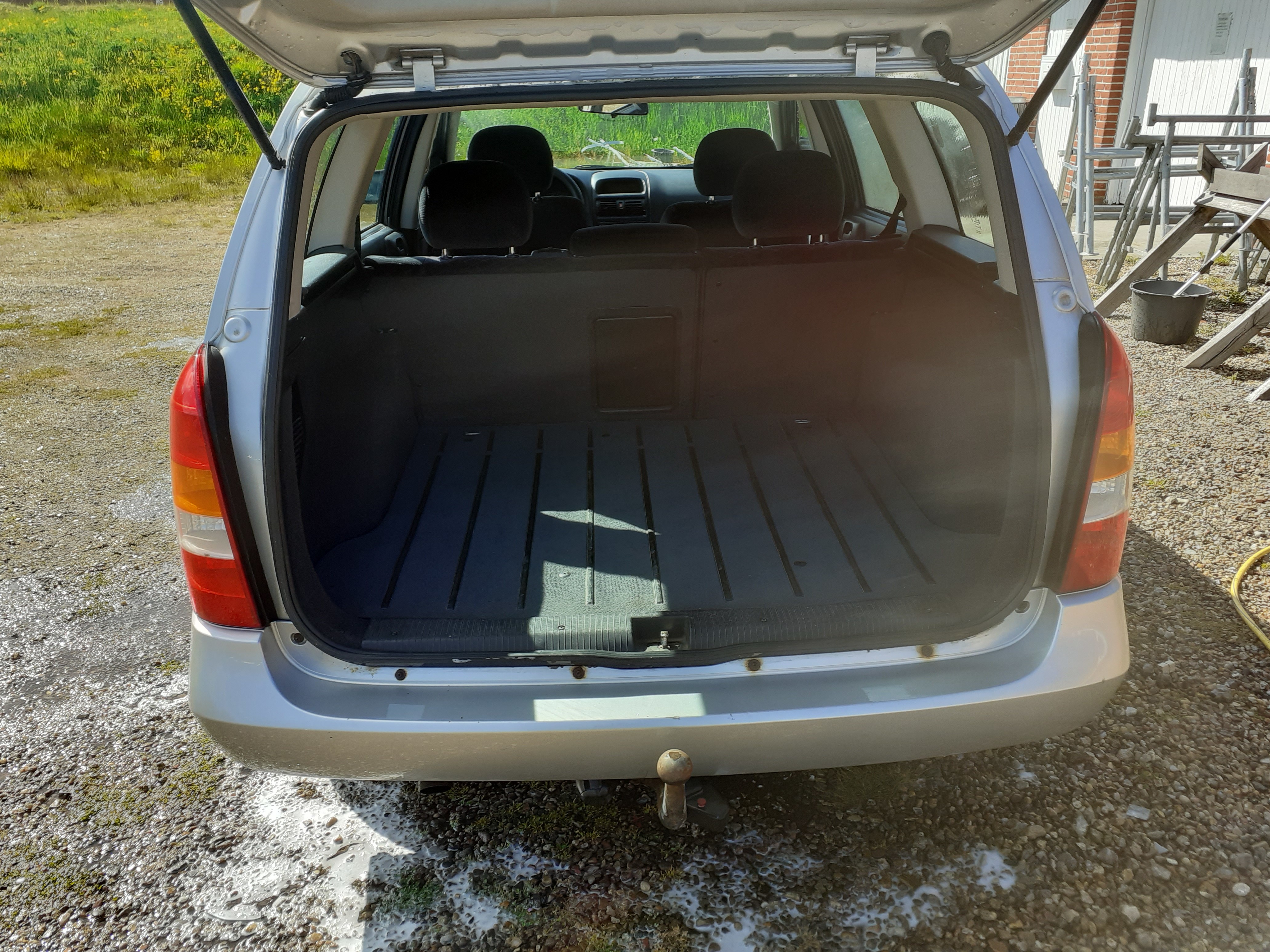 Sølv Opel Astra fra 2002