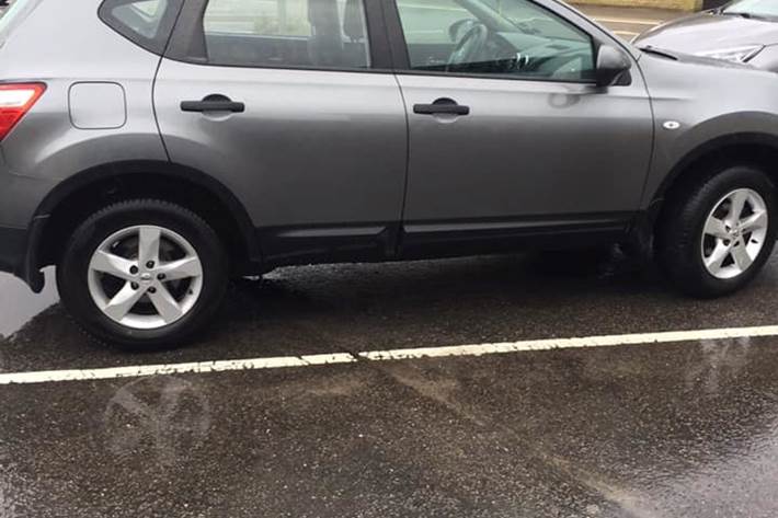 Grå Nissan Qashqai fra 2012