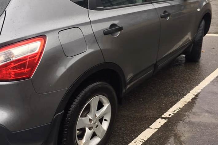 Grå Nissan Qashqai fra 2012