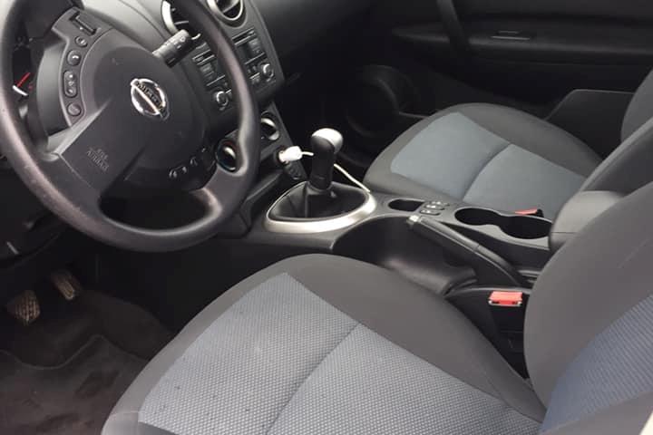 Grå Nissan Qashqai fra 2012