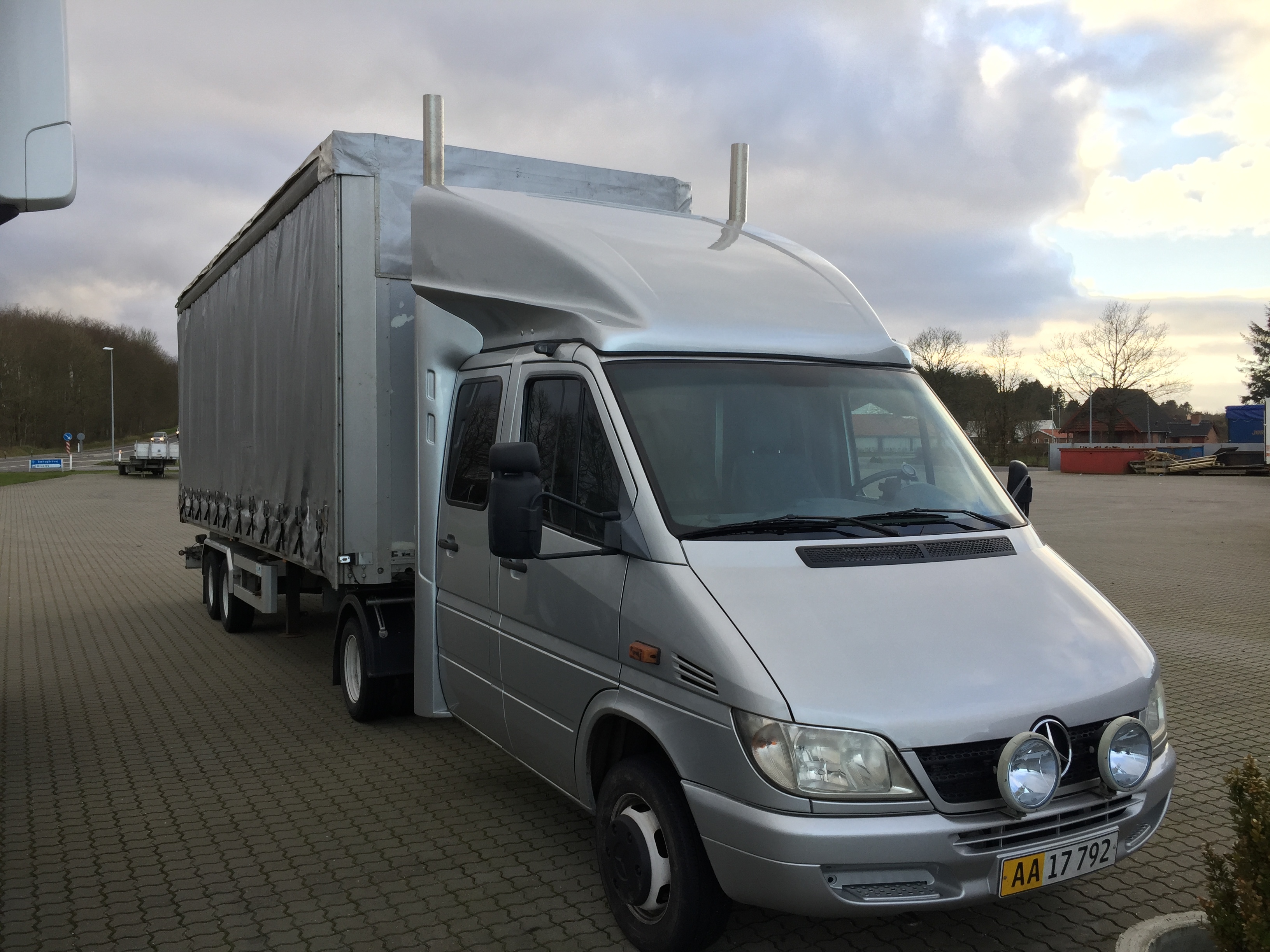 Sølv Mercedes Sprinter 416 fra 2003