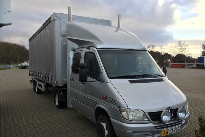 Sølv Mercedes Sprinter 416 fra 2003