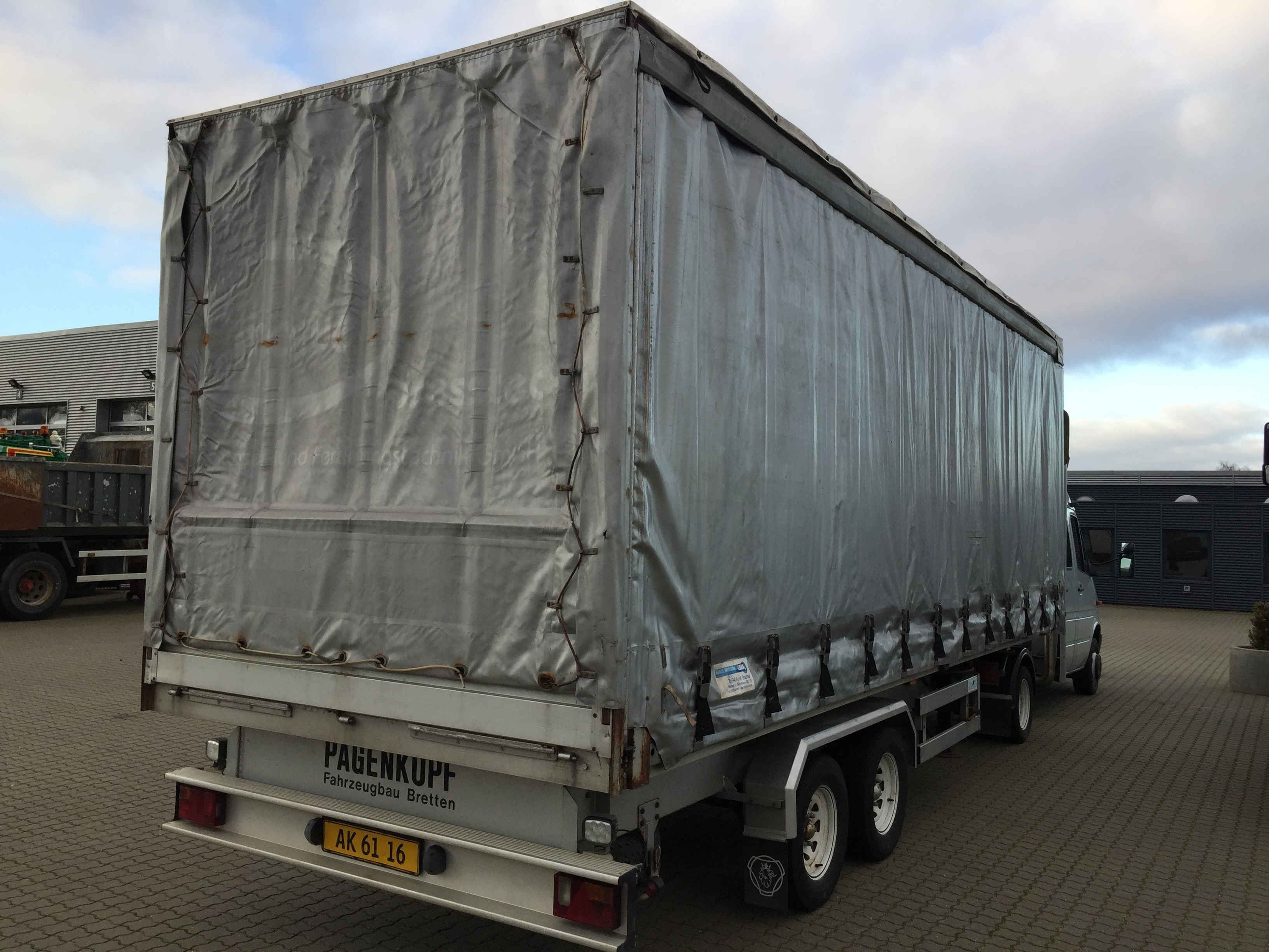 Sølv Mercedes Sprinter 416 fra 2003