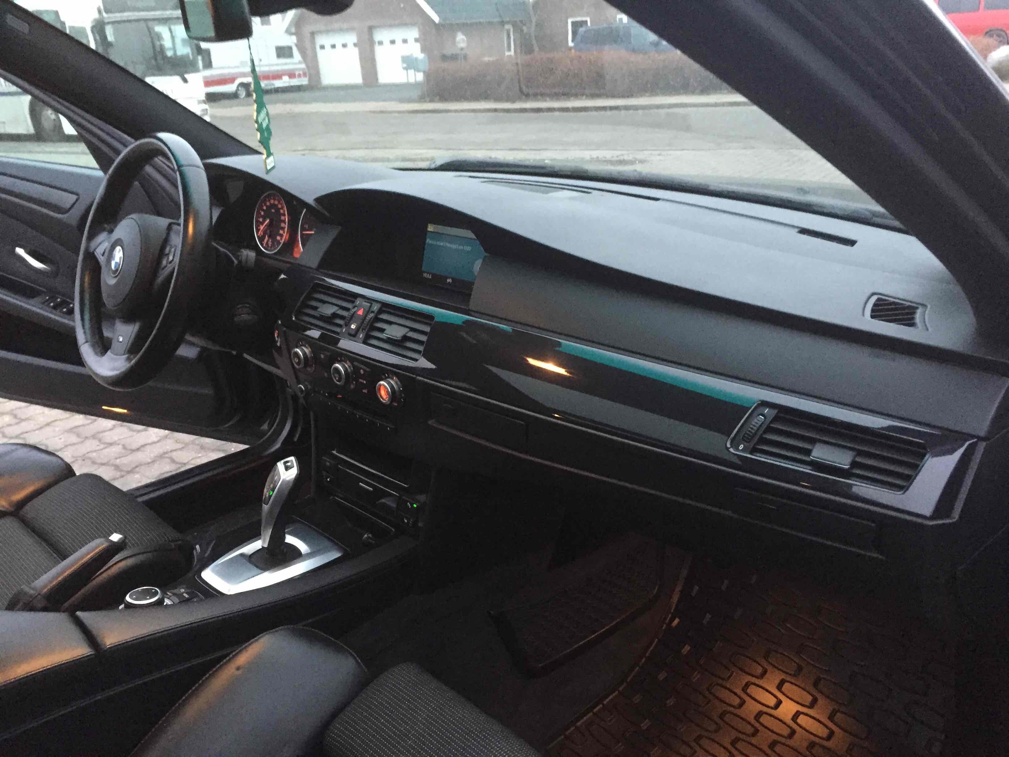 Blå BMW 525 fra 2008