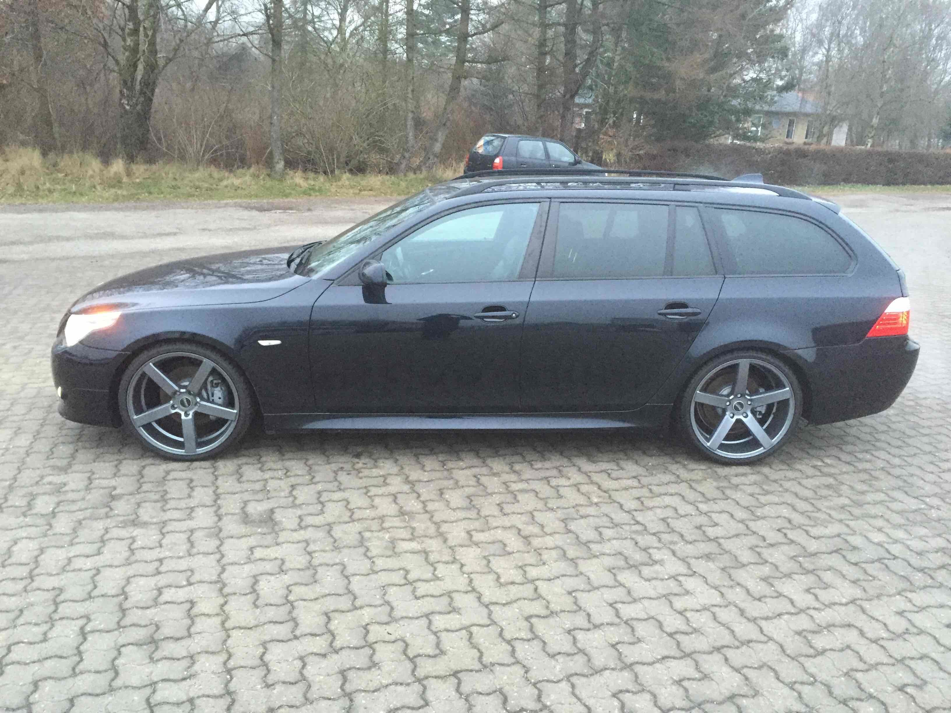 Blå BMW 525 fra 2008