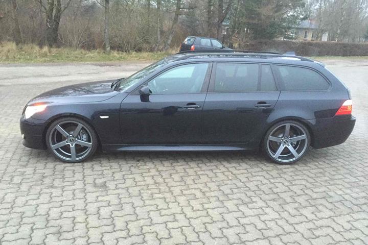 Blå BMW 525 fra 2008