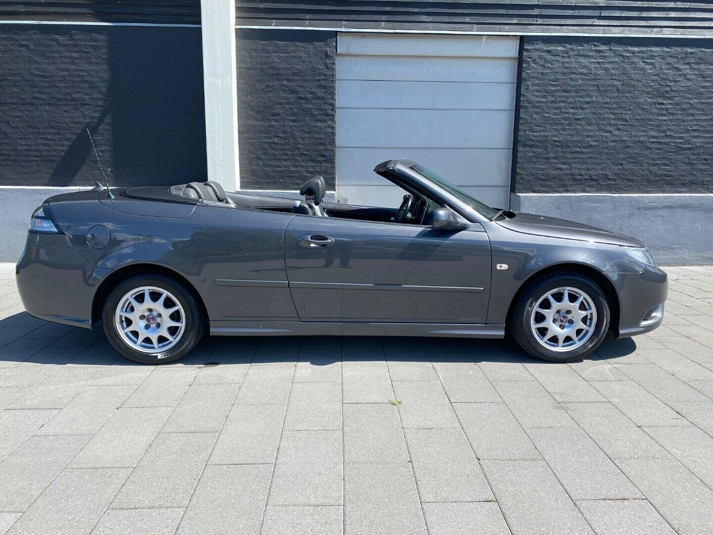 Grå Saab 9-3 fra 2010