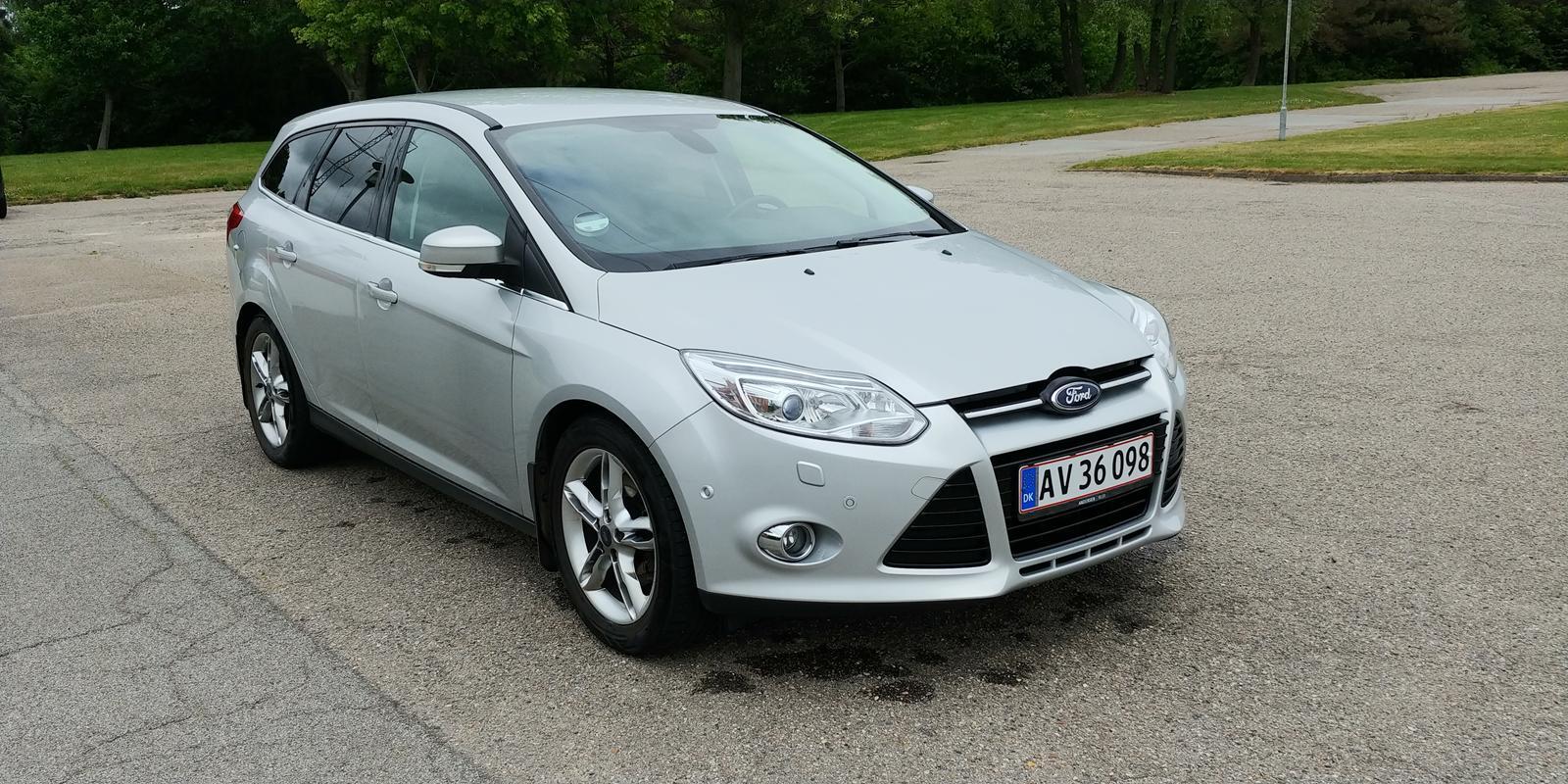 Grå Ford Focus fra 2012