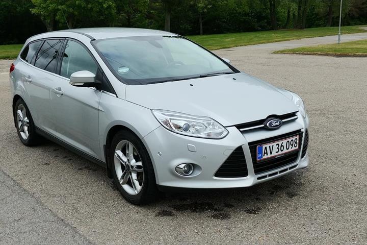 Grå Ford Focus fra 2012