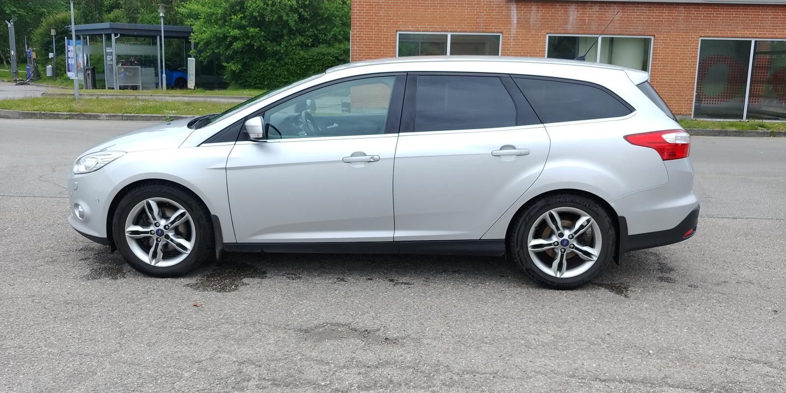 Grå Ford Focus fra 2012