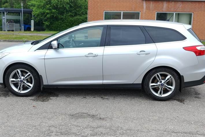 Grå Ford Focus fra 2012