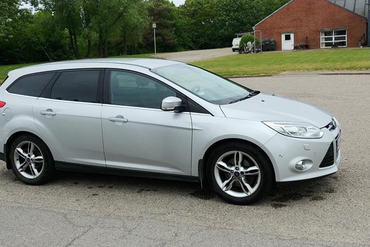 Grå Ford Focus fra 2012