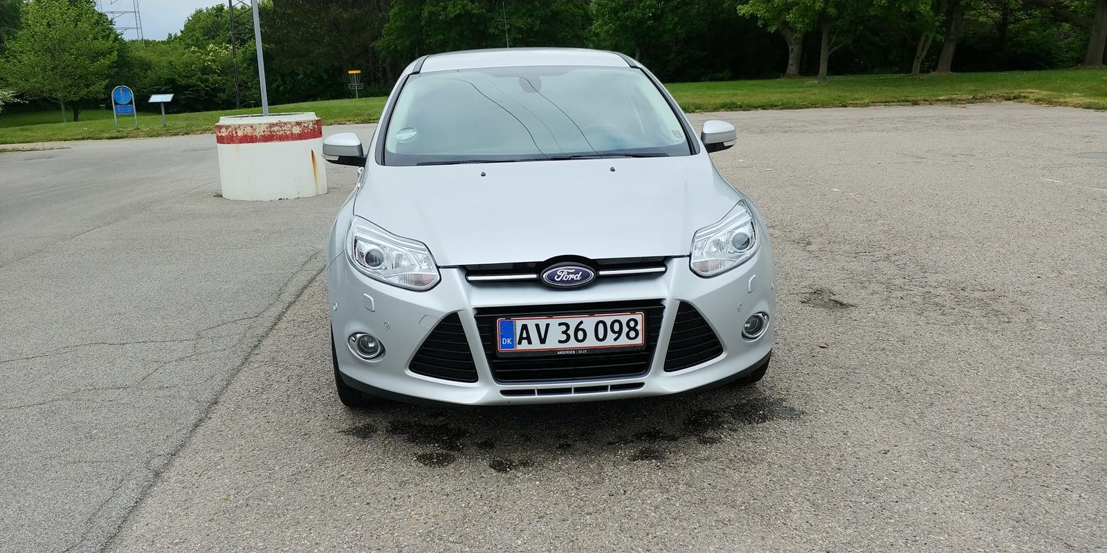 Grå Ford Focus fra 2012