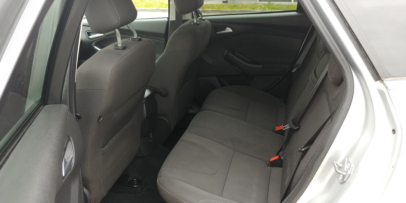 Grå Ford Focus fra 2012