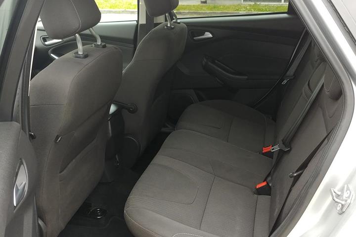 Grå Ford Focus fra 2012