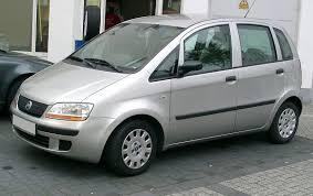 Grå Fiat Idea fra 2004