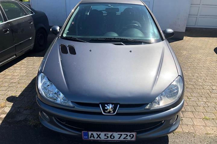 Grå Peugeot 206 fra 2009