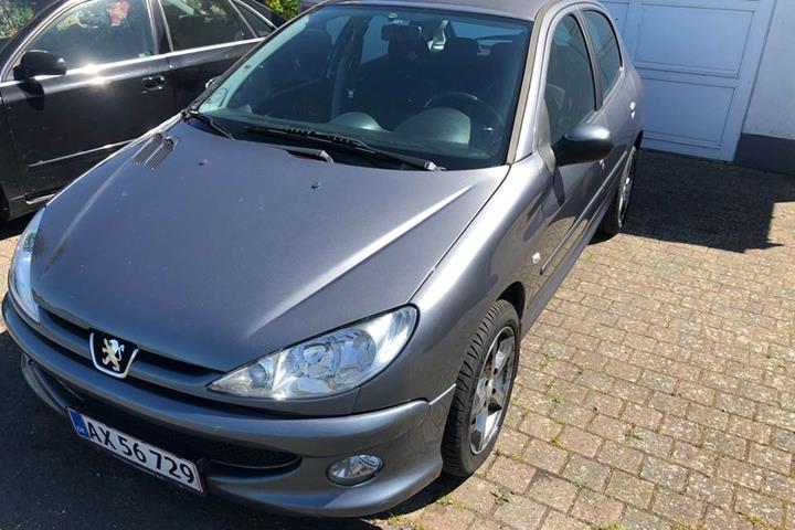 Grå Peugeot 206 fra 2009