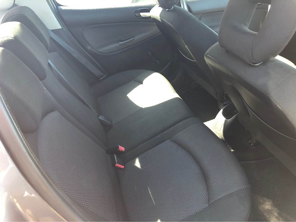 Grå Peugeot 206 fra 2009