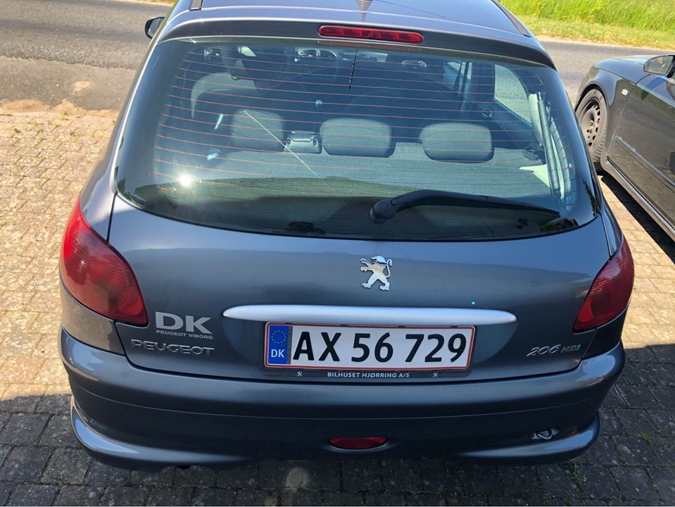 Grå Peugeot 206 fra 2009