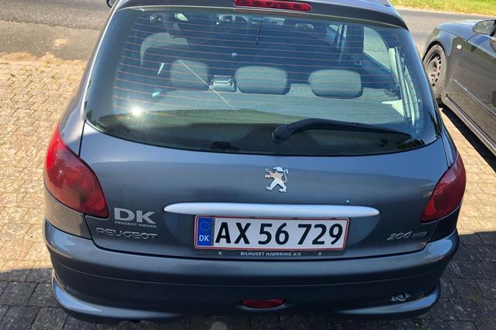 Grå Peugeot 206 fra 2009