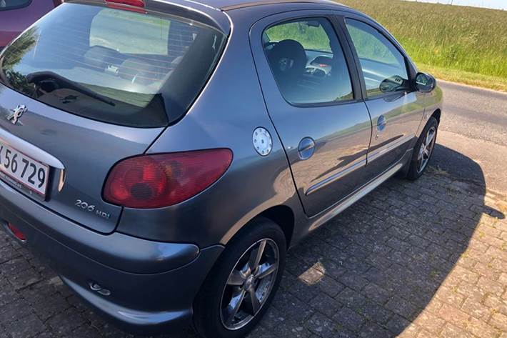 Grå Peugeot 206 fra 2009