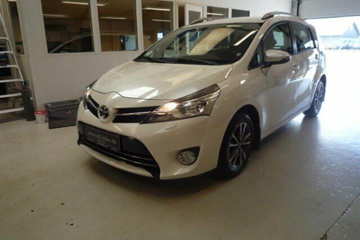 Grå Toyota Verso fra 2014