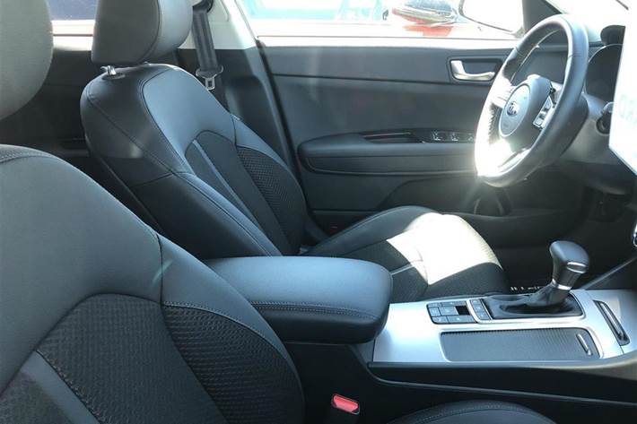 Blå Kia Optima fra 2020