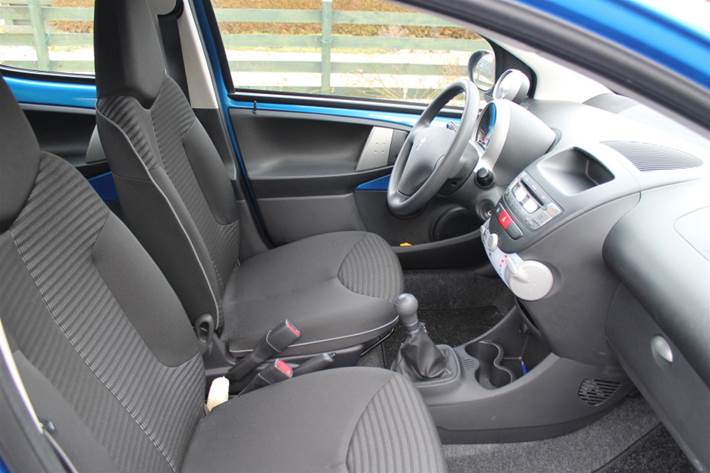 Blå Peugeot 107 fra 2012