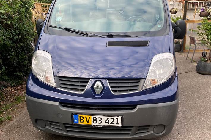 Blå Renault Trafic fra 2012
