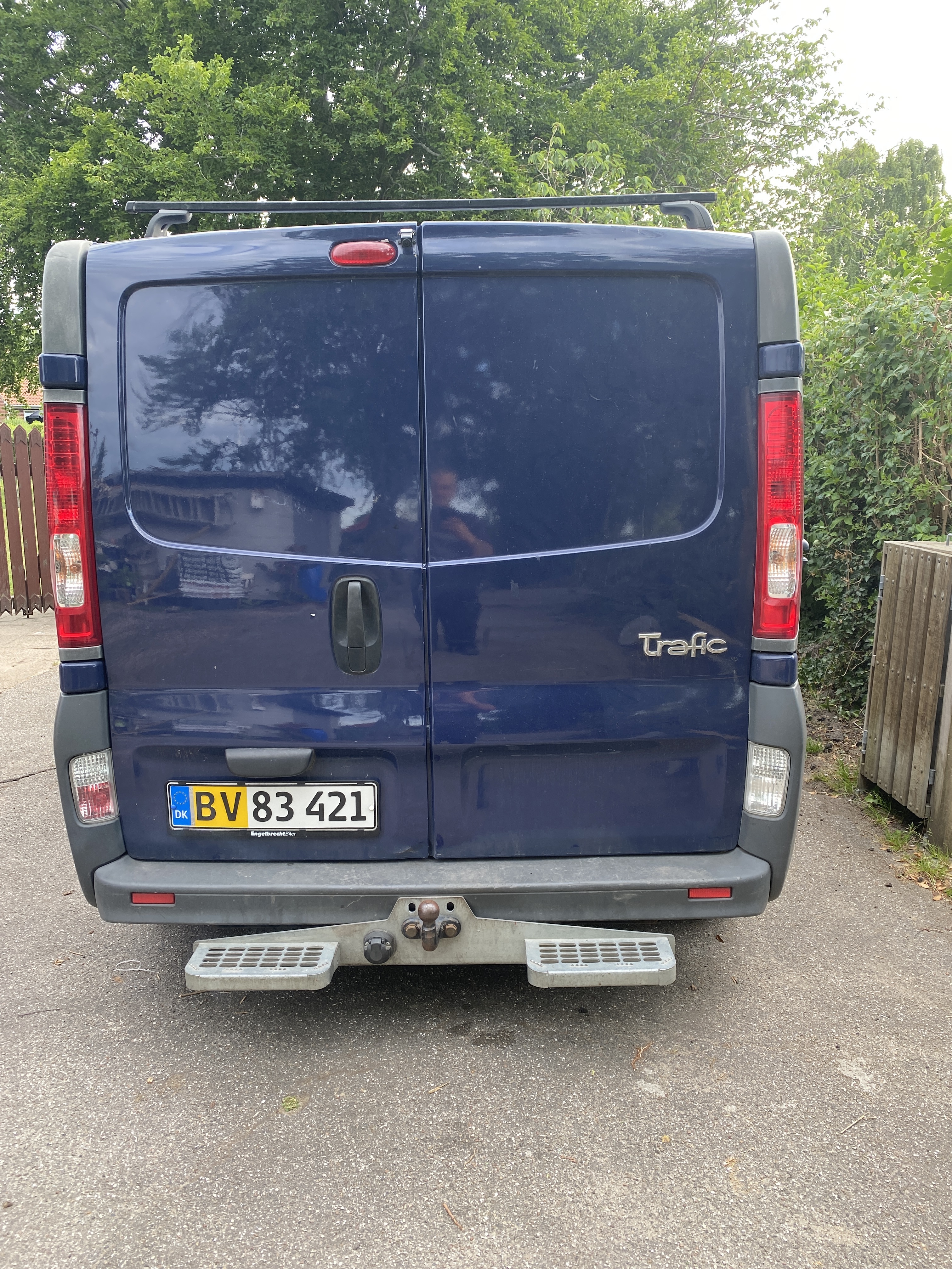 Blå Renault Trafic fra 2012