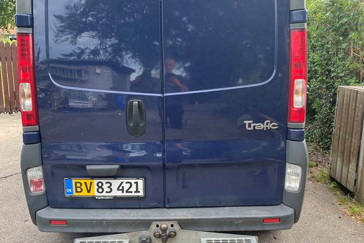 Blå Renault Trafic fra 2012