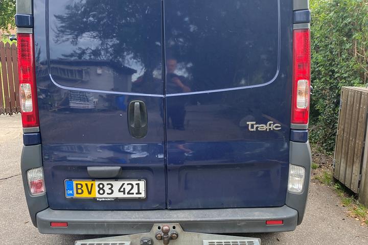 Blå Renault Trafic fra 2012