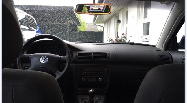 Blå VW Passat fra 2005