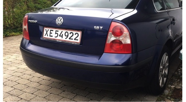 Blå VW Passat fra 2005