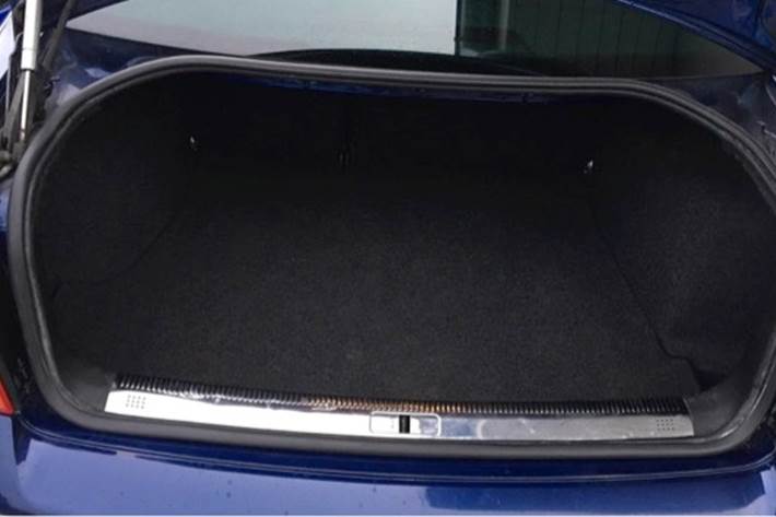 Blå VW Passat fra 2005