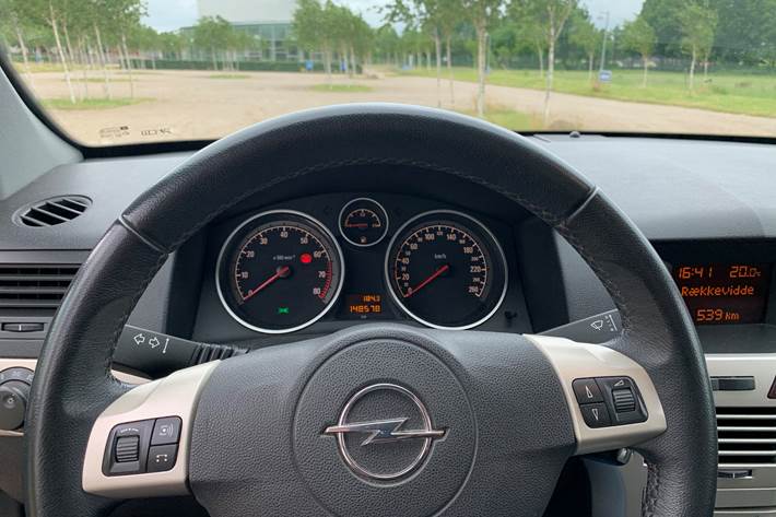 Sort Opel Astra fra 2007