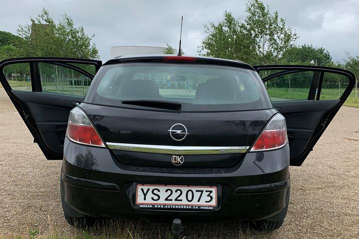 Sort Opel Astra fra 2007