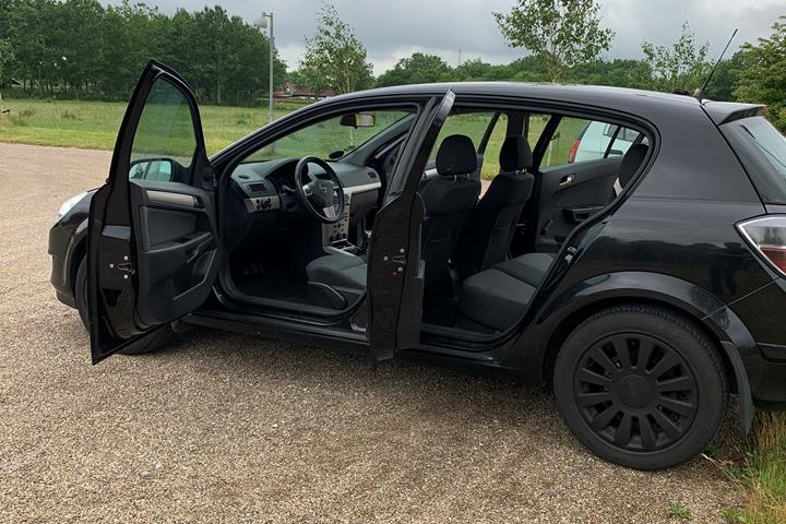 Sort Opel Astra fra 2007