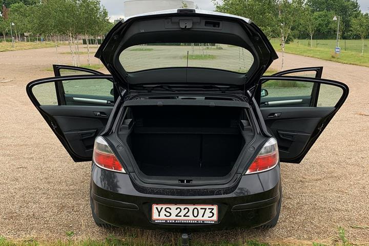 Sort Opel Astra fra 2007