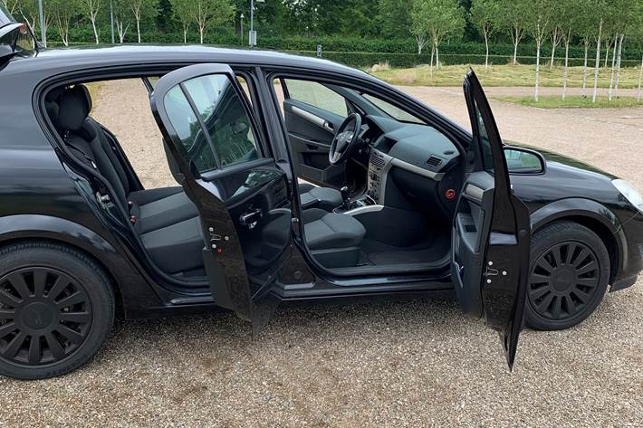 Sort Opel Astra fra 2007
