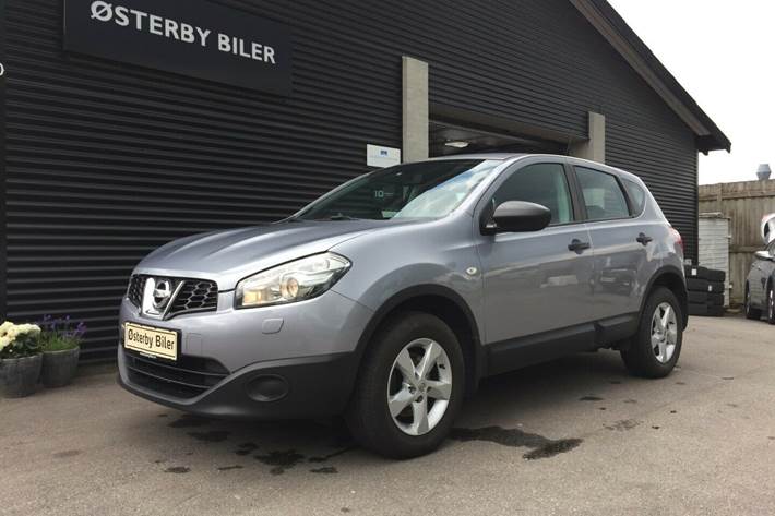 Grå Nissan Qashqai fra 2013