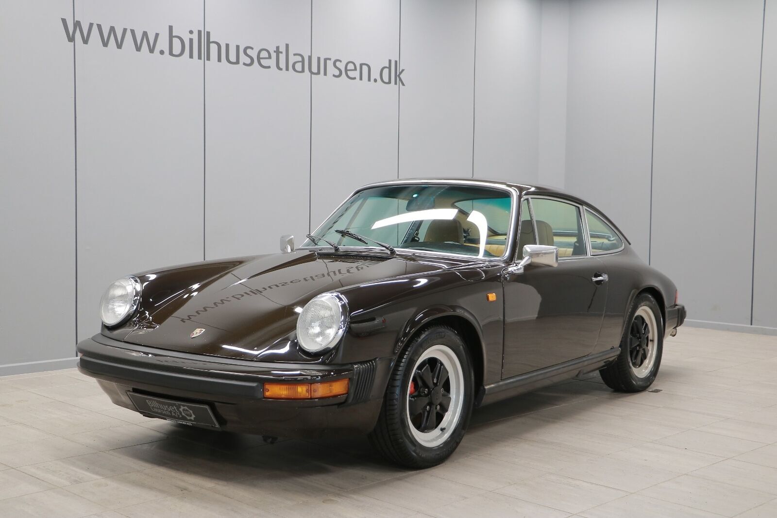 Brun Porsche 911 fra 1974
