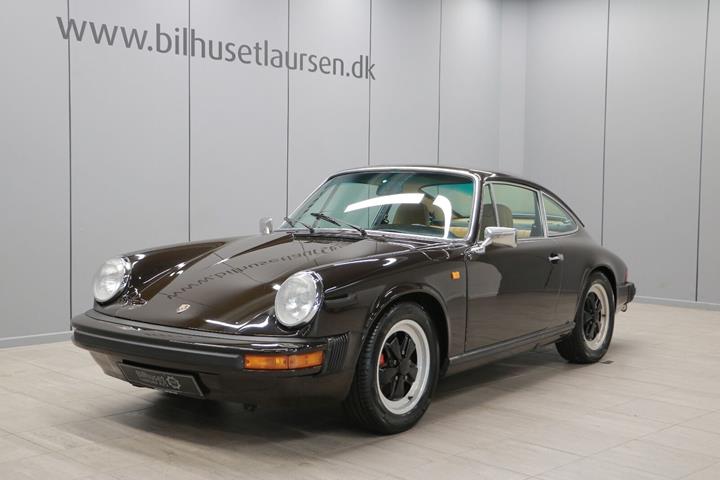 Brun Porsche 911 fra 1974