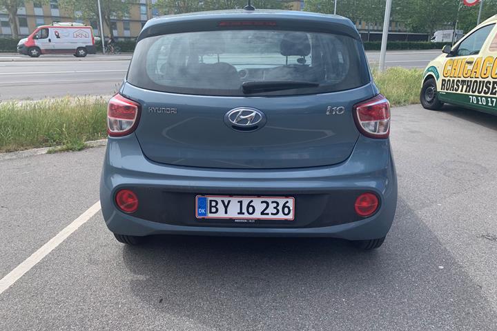 Blå Hyundai i10 fra 2017