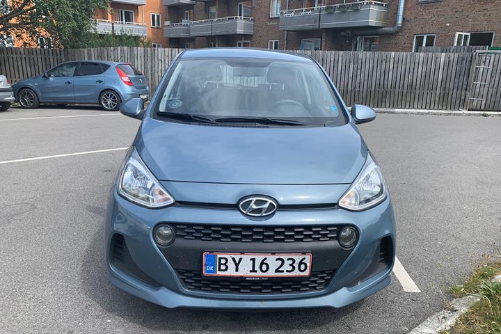Blå Hyundai i10 fra 2017