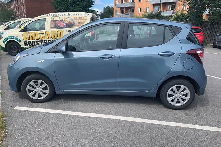 Blå Hyundai i10 fra 2017