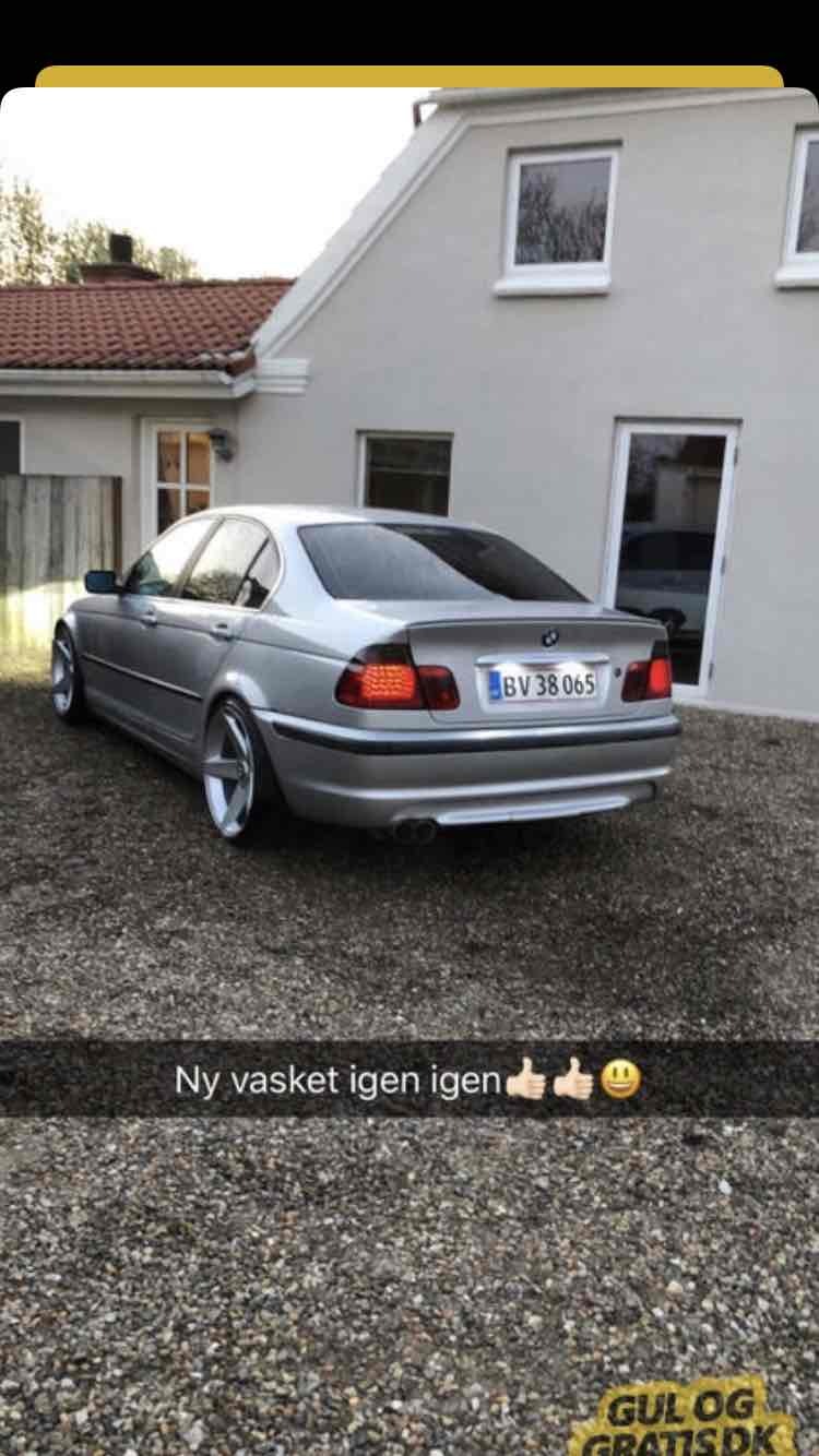 Sølv BMW 323i fra 1999